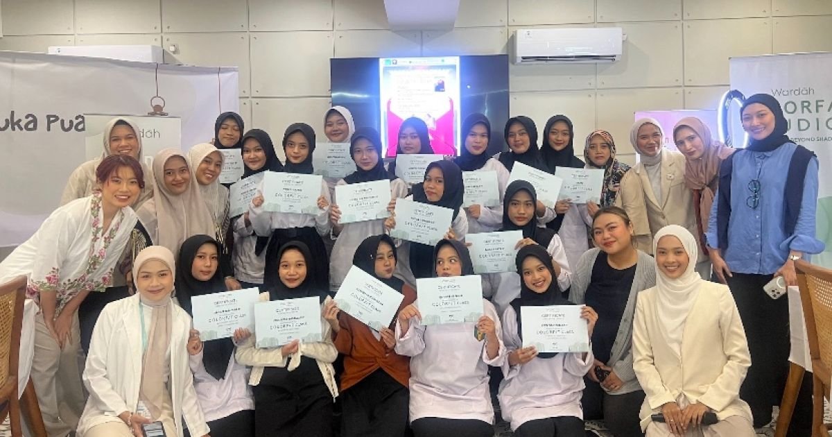 Bangkit dan Berdaya: Pemberdayaan Perempuan Melalui Review Film Suamiku Lukaku dan Pelatihan Make Up