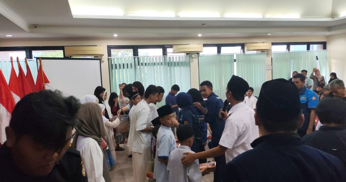 Blueray Cargo Rayakan 24 Tahun dengan Santunan 100 Anak Yatim di Sunter Jaya