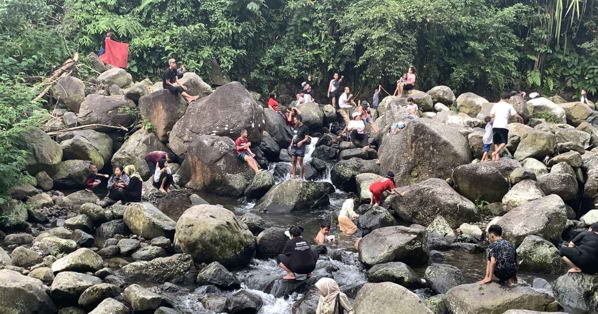 Kawasan wisata Lembah Batu Gunung Bunder, Pamijahan, Kabupaten Bogor, menjadi salah satu destinasi favorit masyarakat untuk mengisi waktu libur Lebaran.