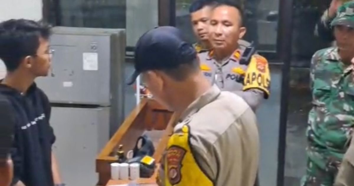 Jajaran Polsek Dramaga bersama unsur TNI dan Pemerintah Kecamatan menggelar Kegiatan Rutin Yang Ditingkatkan (KRYD) pada Sabtu (11/4/2026) malam hingga Minggu (12/4/2026) dini hari.