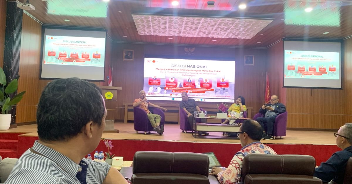 Diskusi bertajuk “Menguji Keberanian KPK Membongkar Mafia Bea Cukai: Dari OTT Menuju Pembersihan Sistemik dan Penyelamatan PNBP Negara” ini diselenggarakan oleh Netizen62 bekerja sama dengan FH Unpak/bro