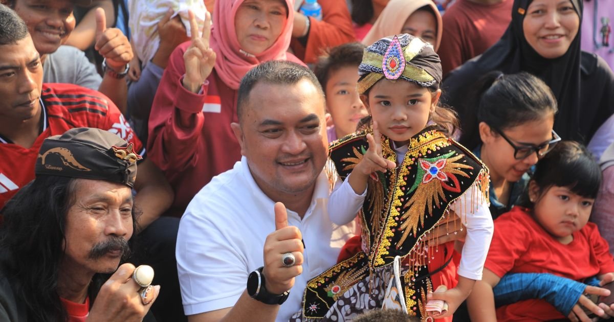 Bupati Bogor, Rudy Susmanto, berbaur dengan ribuan masyarakat dalam kegiatan Car Free Day (CFD) yang berlangsung di kawasan Tegar Beriman, Cibinong/Foto: Diskominfo