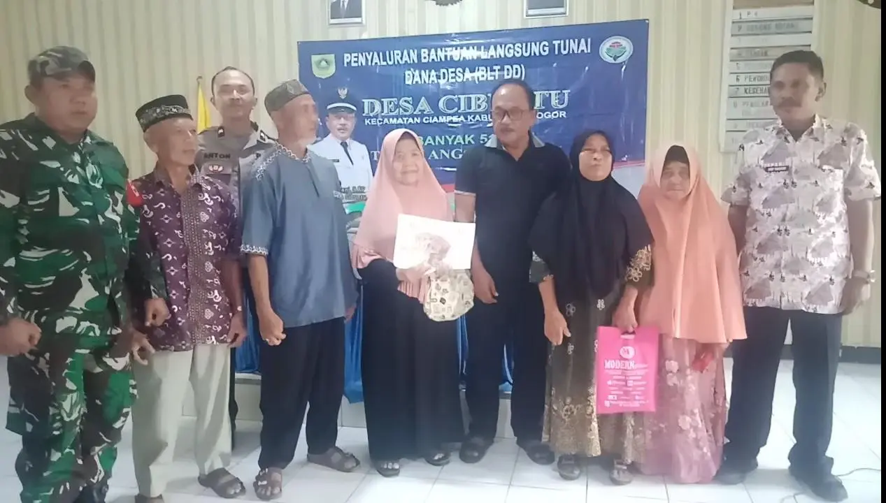 51 Keluarga di Cibuntu Terima Bantuan Tunai dari Dana Desa