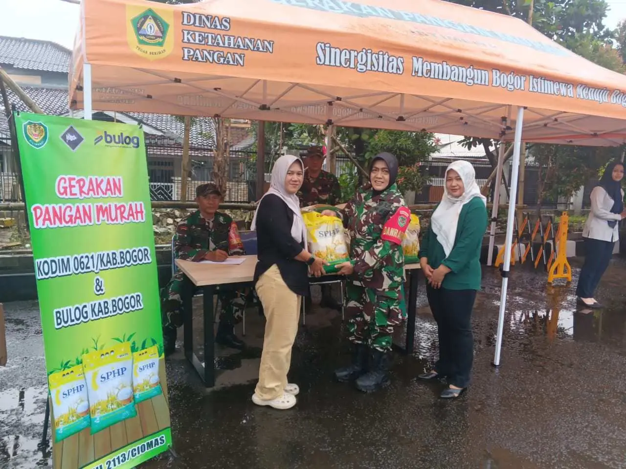 TNI Gelar Gerakan Pangan Murah di Kabupaten Bogor, Warga Antusias