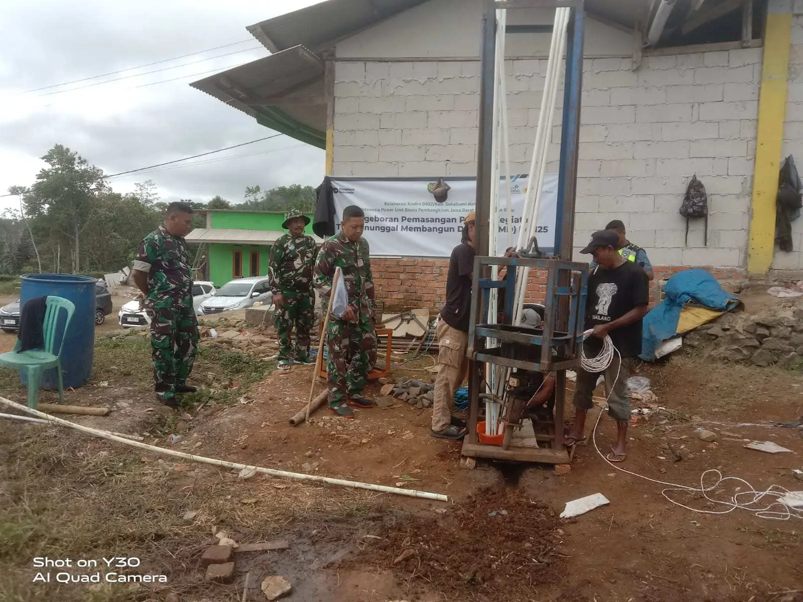 TNI dan Warga Gotong Royong Hadirkan Air Bersih di Pedalaman Sukabumi