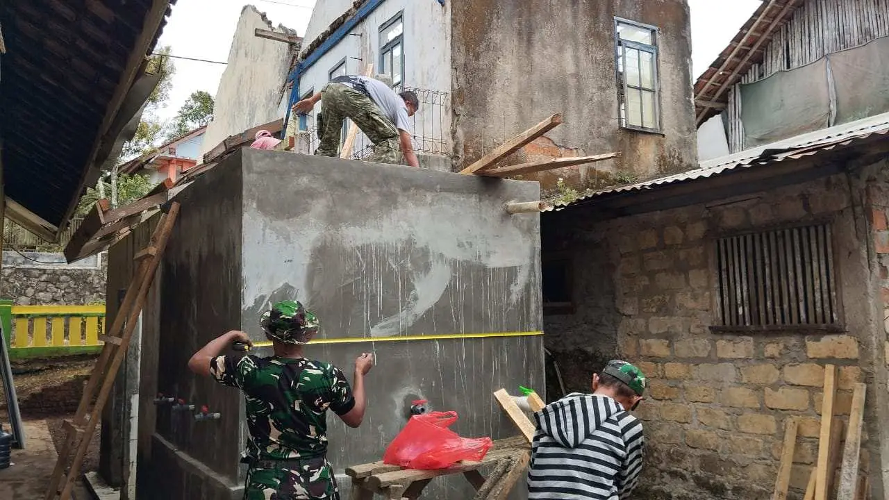 Tetesan Harapan dari Bukit Cisireum: SATGAS TMMD KE-125 TA 2025 Genjot Pembangunan Bak Air demi Kehidupan yang Lebih Baik
