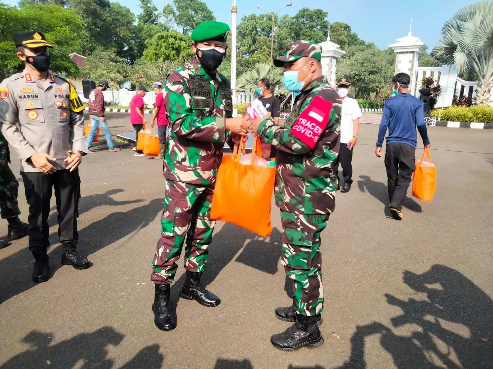 Peduli Tim Pemulasaran Covid-19, Danrem 061/SK Berikan Ini