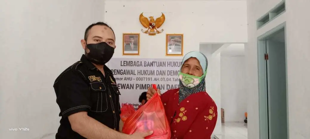 Peduli Warga Kurang Mampu, LBH Pendekar Bagikan Ini