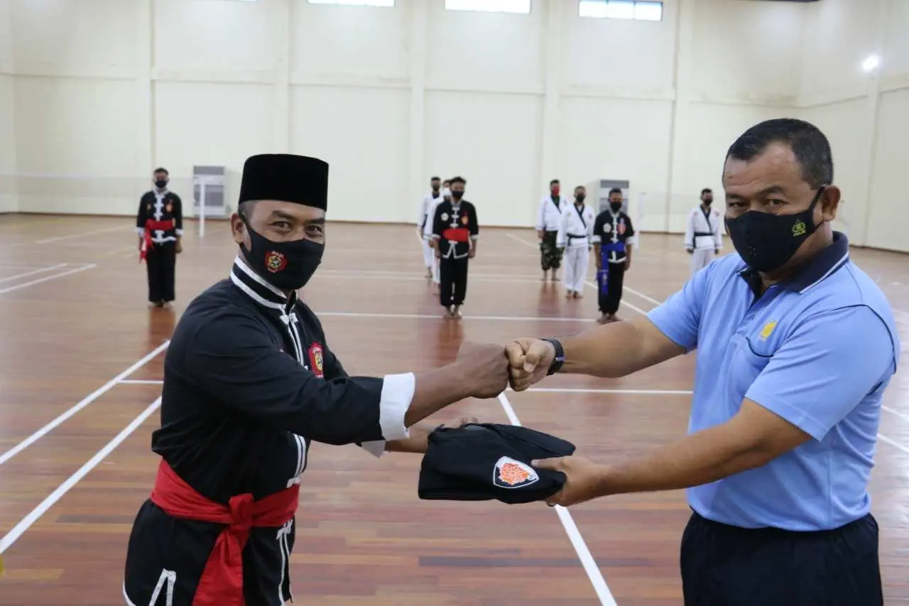 Panglima Koopsau III Dikukuhkan Sebagai Pelindung Ikatan Keluarga Silat Putra Indonesia (IKSPI) Kera Sakti Kabupaten Biak Numfor