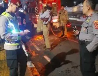 Polsek Cisarua Lakukan Penanganan Bersama Instanai Terkait, Adanya Kebakaran Melanda Kios Jamu di Cisarua Bogor