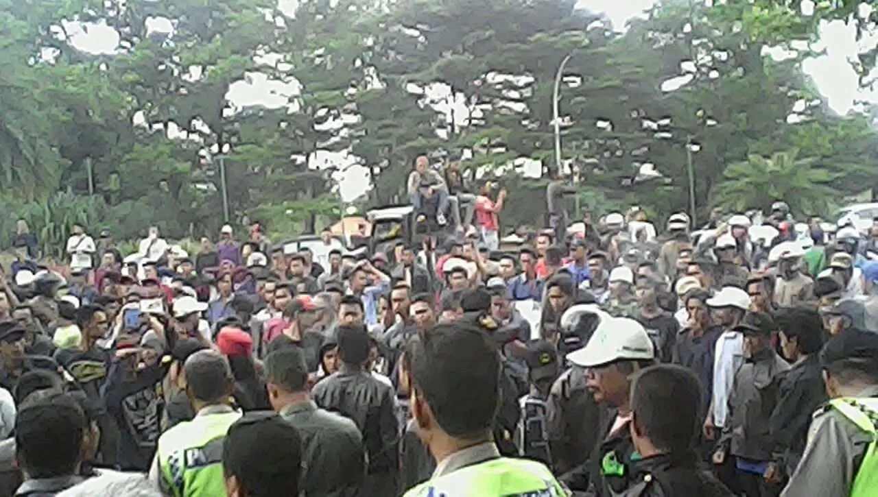 Warga Bojong Koneng Demo Pengembang Sentul City